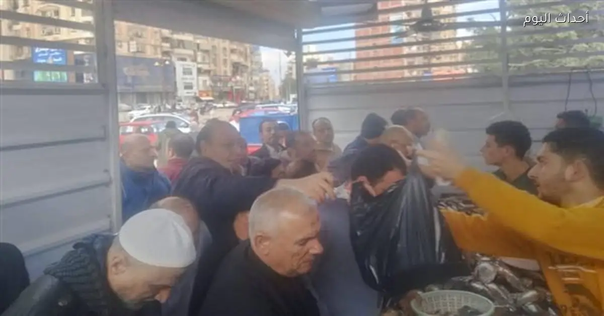 استمرار الأسعار المخفضة في معرض السلع الغذائية بالدقهلية