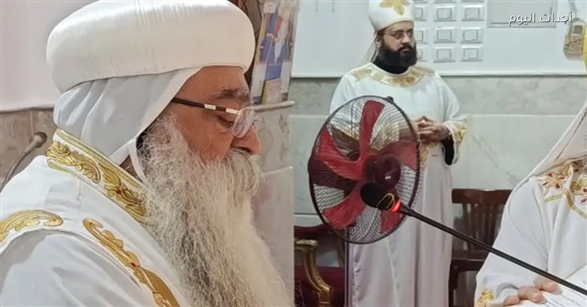 الأنبا تكلا يقيم قداسًا إلهيًا بكاتدرائية مارجرجس بدشنا