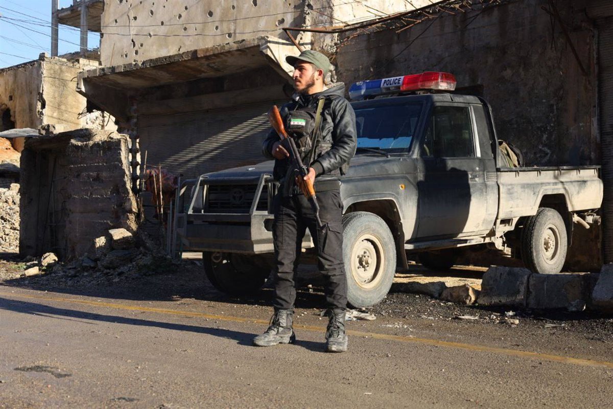 أحد عناصر قوات الأمن السوري