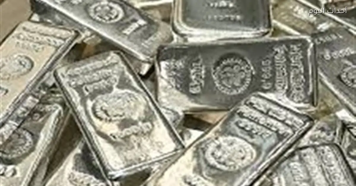 الفضة تتجاوز 100 دولار وتحقق ارتفاعًا في السوق المصرية