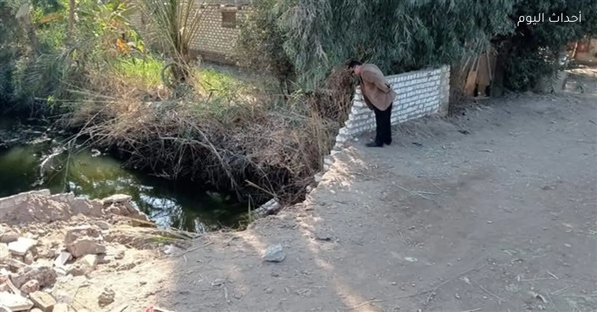 انهيار سور الإدارة التعليمية في فرشوط بقنا