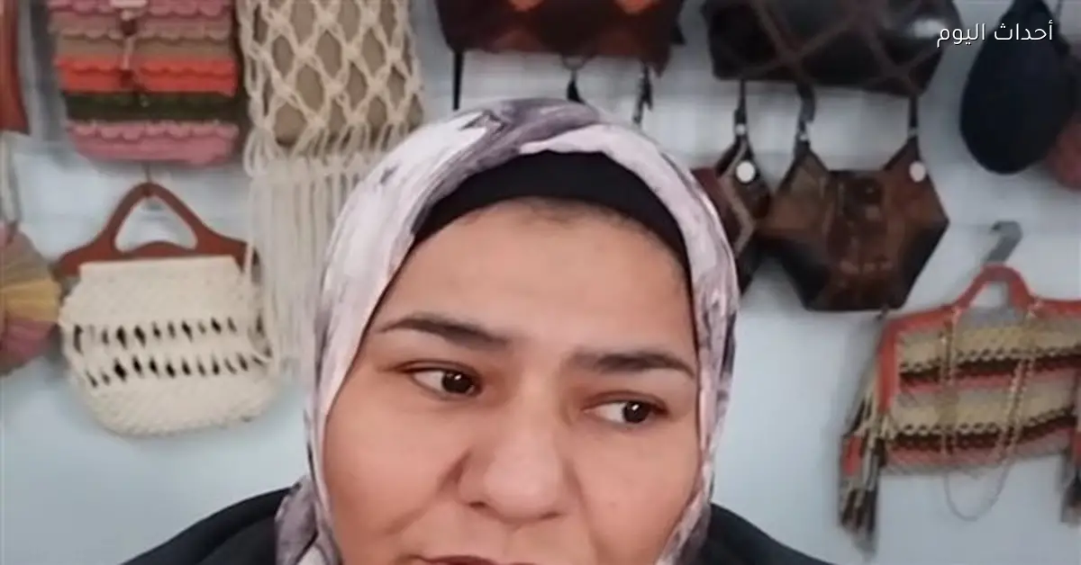 جاليري علا أول صانعة شنط جلدية في قنا