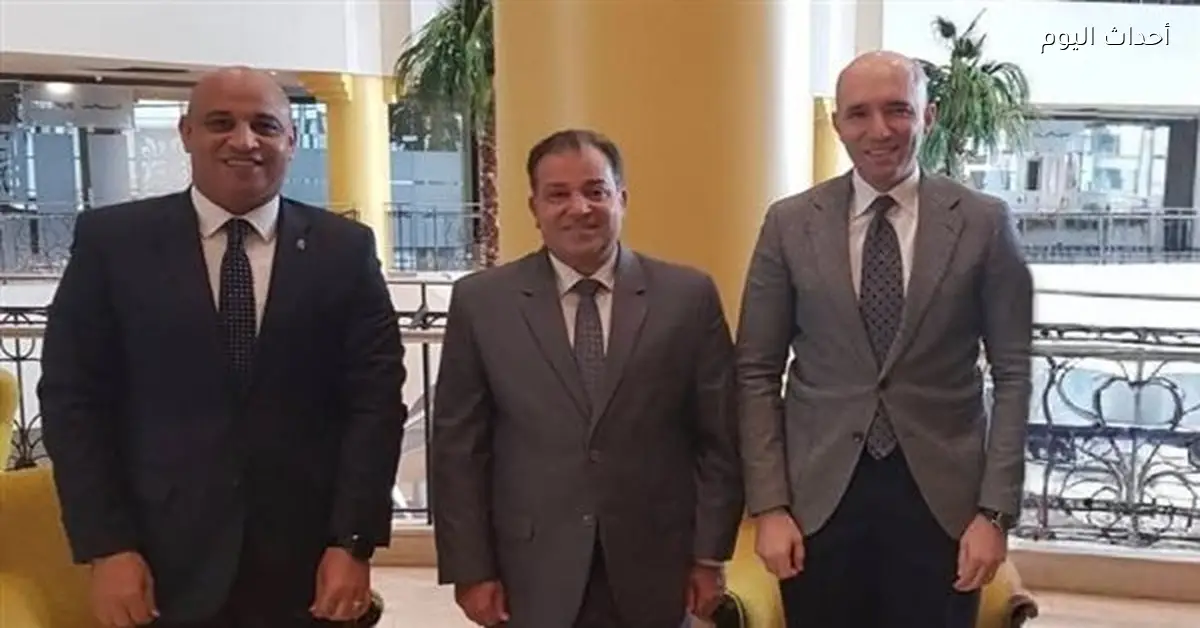 جامعة قنا تعرض خطة الأنشطة الطلابية للمجلس العربي