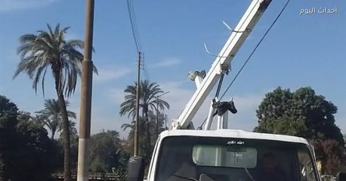 حملة لإنارة طريق مصر أسوان الزراعي في دشنا