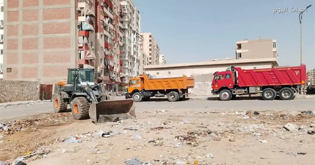 حي الأربعين بالسويس يرفع المخلفات ويحسن النظافة العامة