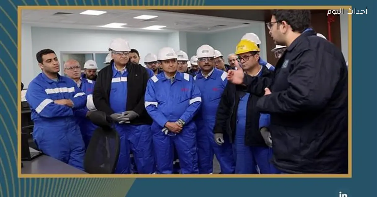 رئيس إيجاس يراقب توسعات مجمع غازات الصحراء الغربية