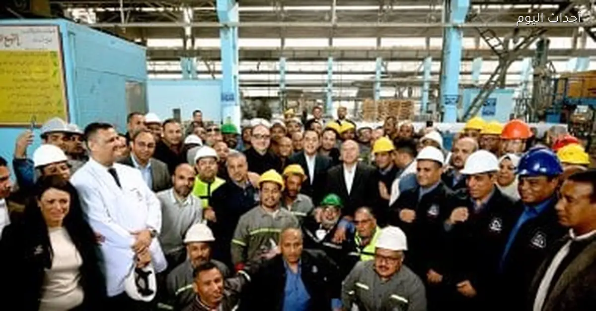 رئيس الوزراء يزور خط الإنتاج الجديد للسلك في شركة مصر للألومنيوم