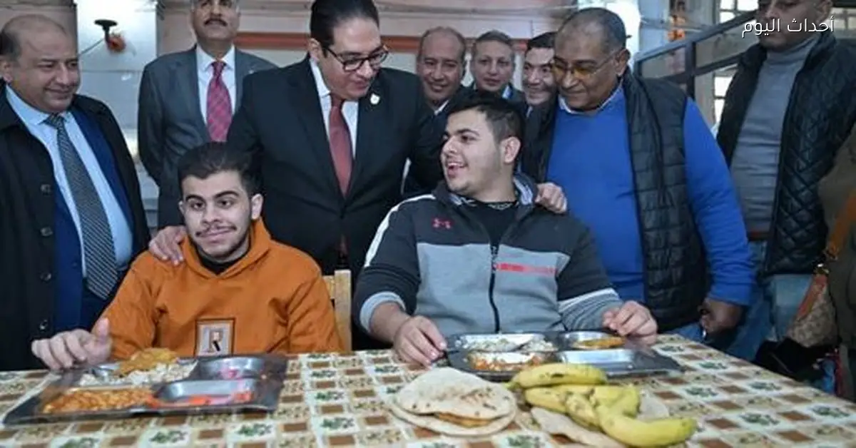 رئيس جامعة القاهرة يشوف خدمات المدينة الجامعية للطلاب في بين السرايات