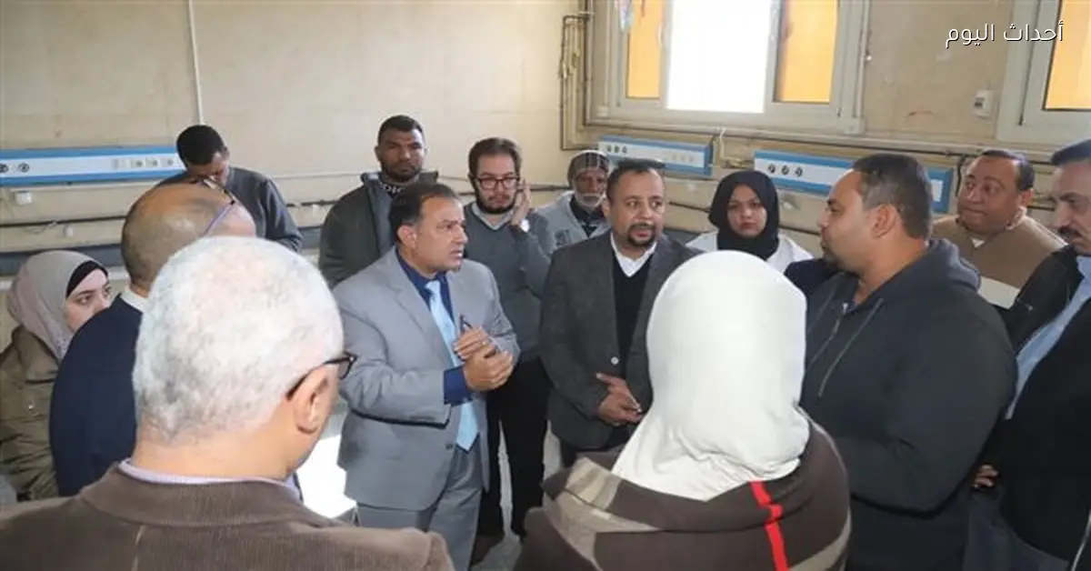 رئيس جامعة قنا يناقش تكويد وصيانة المصاعد