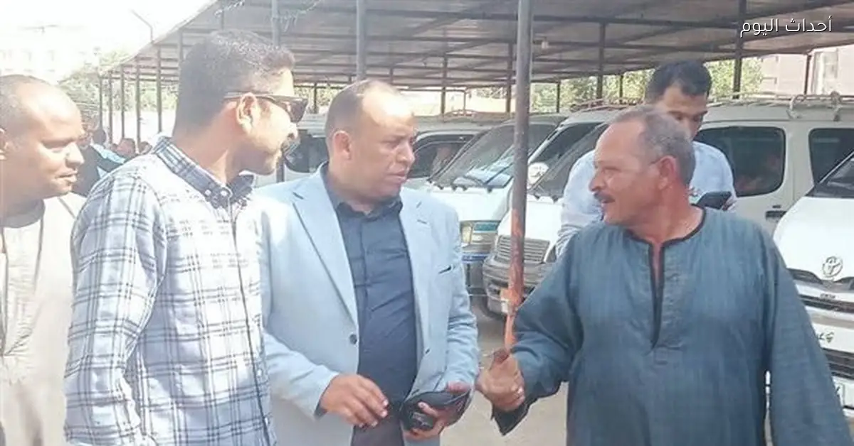 رئيس نجع حمادي يزور المركز التكنولوجي وقسم رخص المحال