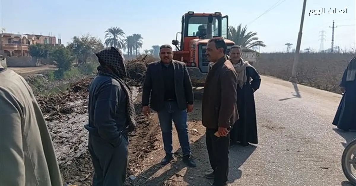 رفع 80 طن مخلفات وتمهيد طريق في قرية بويط بأسيوط
