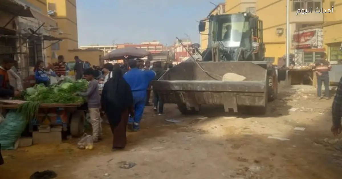 رفع إشغالات ونظافة بسوق السادات في السويس