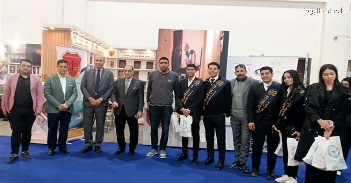 قيادات جامعة الزقازيق تتفقد معرض الكتاب بمشاركة الطلاب