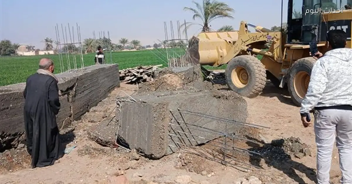 محافظ أسيوط يسترد 11 فدانًا ويزيل 25 حالة تعدٍ