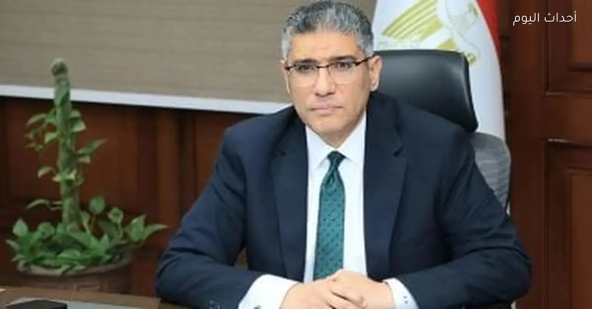 محافظ الجيزة يسلم عقود وحدات إسكان الديسمى لمتضرري السيول في الصف