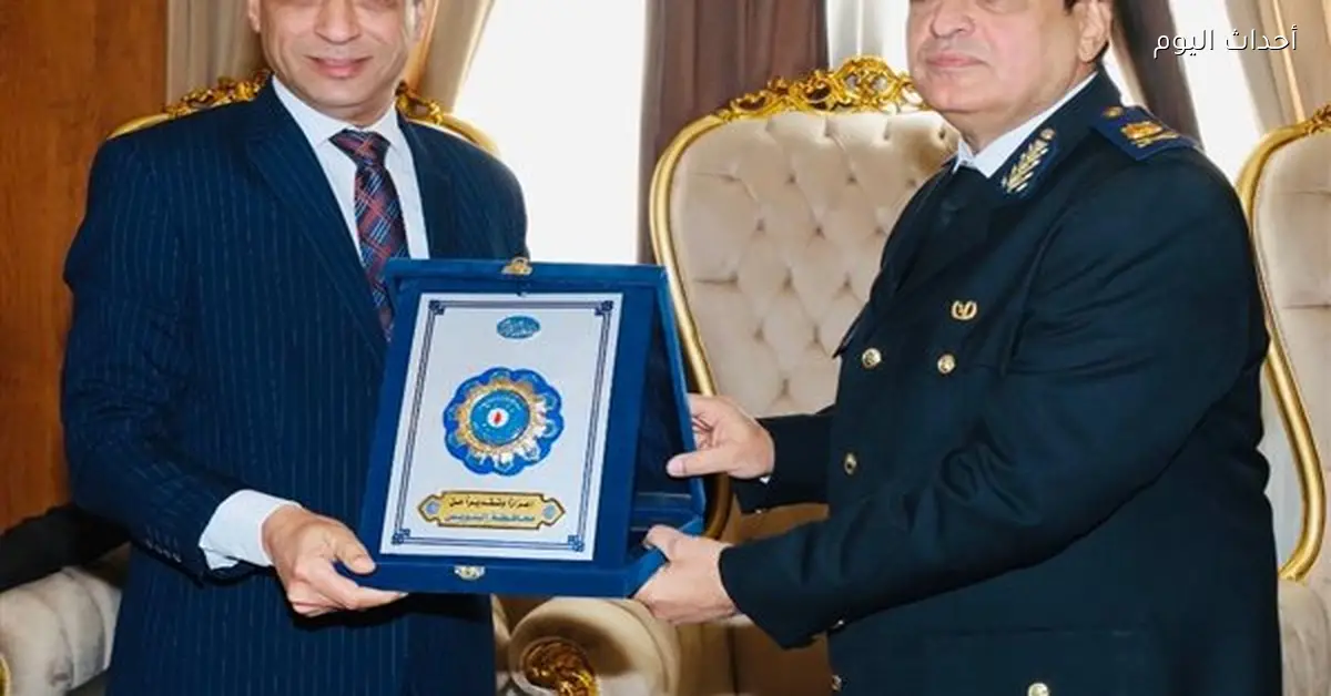 محافظ السويس يثني على جهود رجال الشرطة ويهنئ القيادات الأمنية
