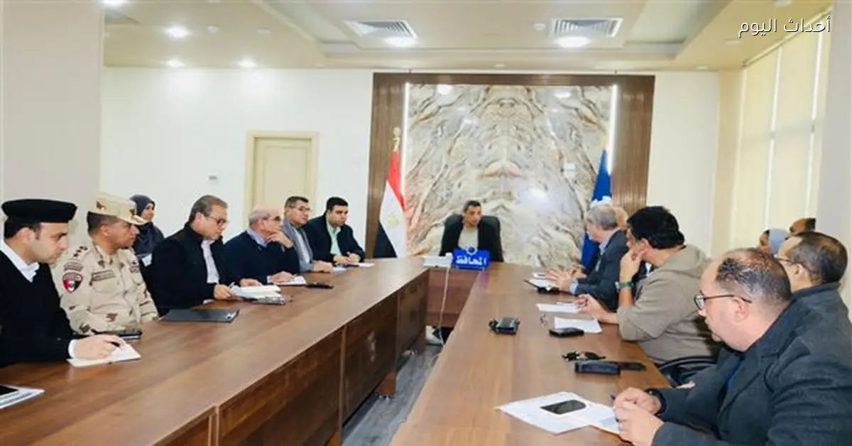 محافظ السويس يراقب مشروع مد مياه التحلية للعین السخنة