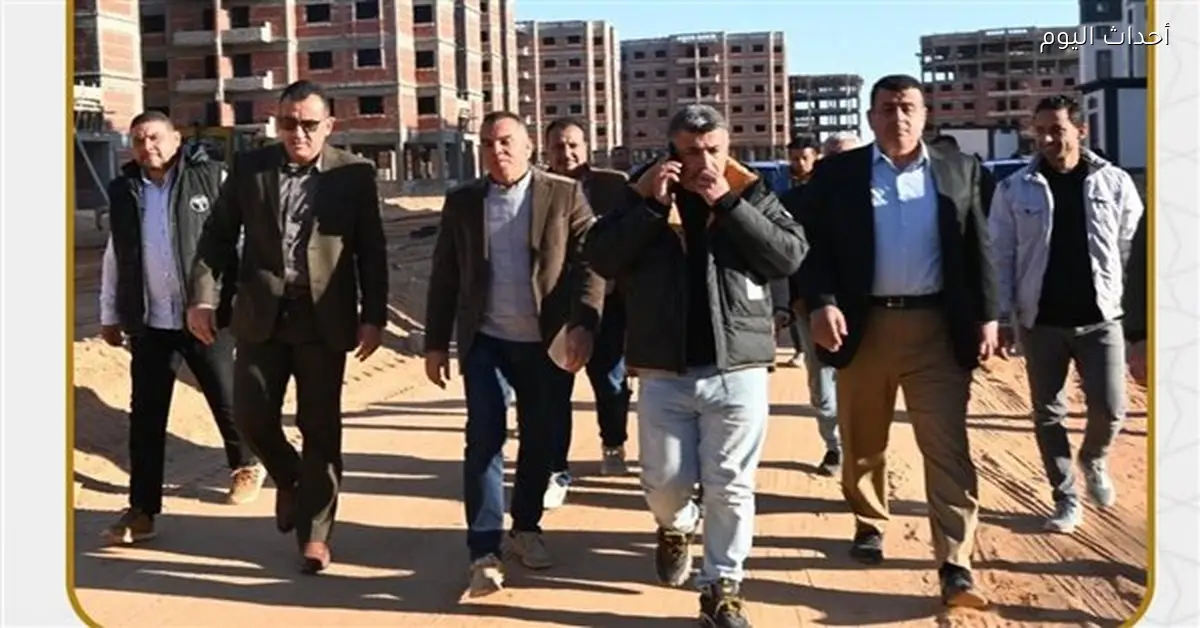 مسئولو الإسكان يزورون مشروعات العاشر من رمضان والعبور