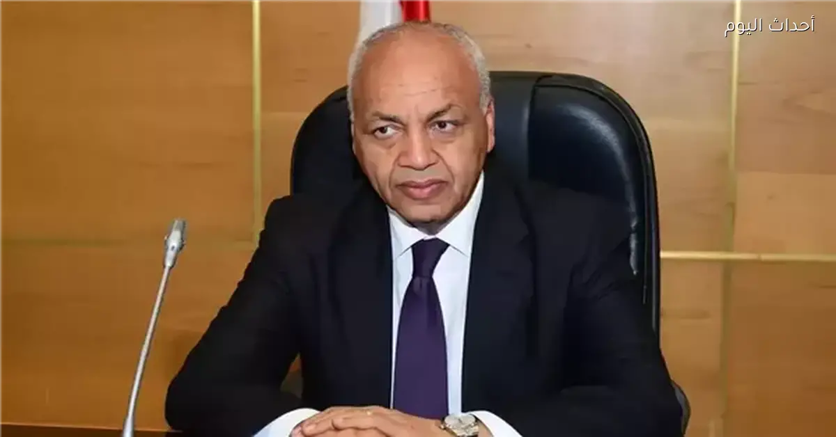 مصطفى بكري يطلب إحاطة حول إلغاء إعفاء الهواتف المحمولة