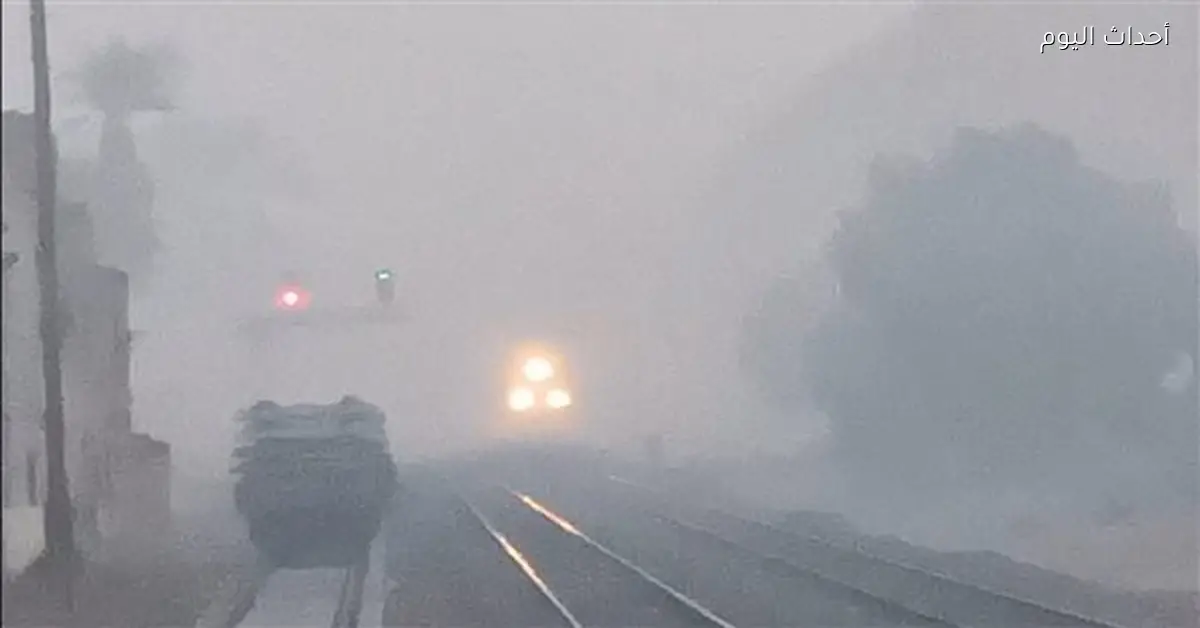 مطروح تحذر السائقين من السرعات الزائدة بسبب الشبورة المائية