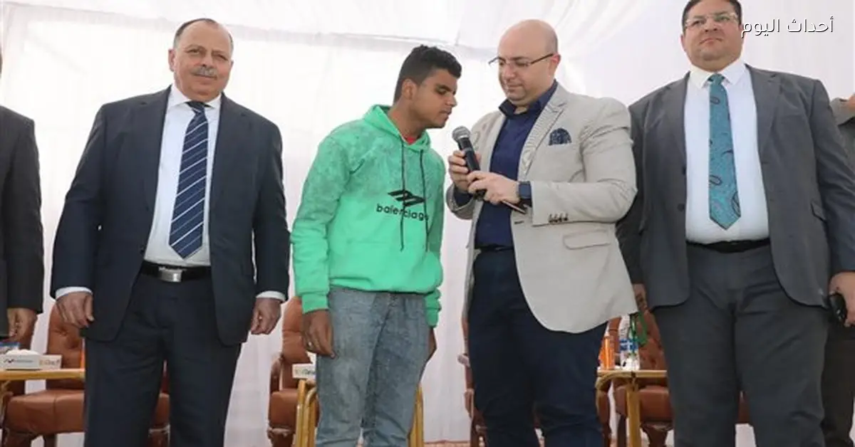 نائب يتكفل بعمرة لشاب من ذوي الهمم في بني سويف