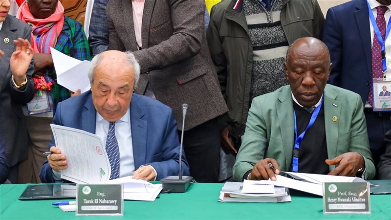 جانب من توقيع الاتفاقية