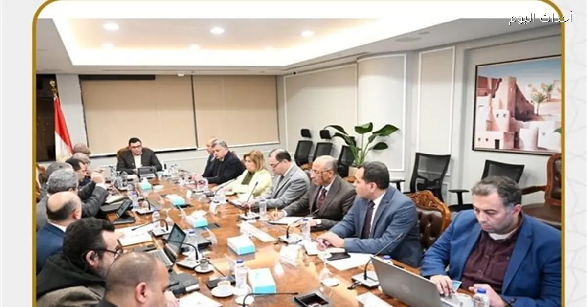 وزير الإسكان يتابع مشروعات “حياة كريمة” في الريف