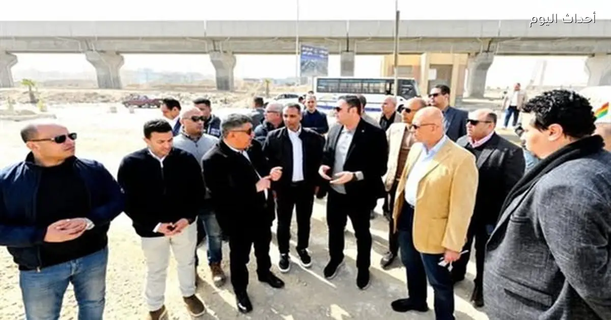 وزير الإسكان يتفقد تطوير الطرق في حدائق أكتوبر