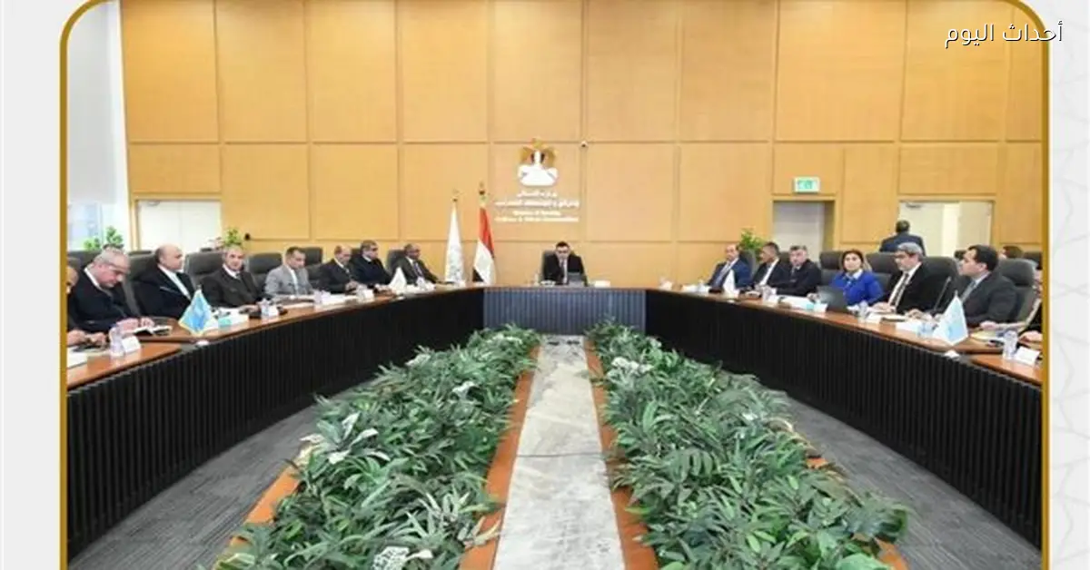 وزير الإسكان يراقب تنفيذ مشروعات تطوير الريف