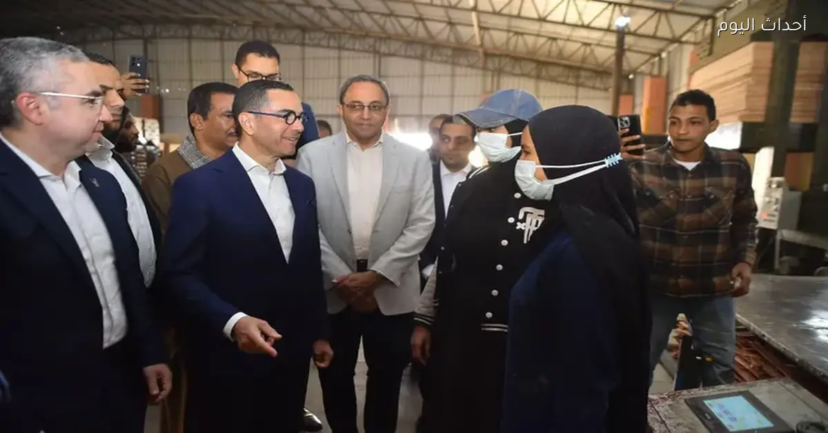 وزير الاستثمار ومحافظ قنا يزوران المنطقة الحرة العامة بقفط