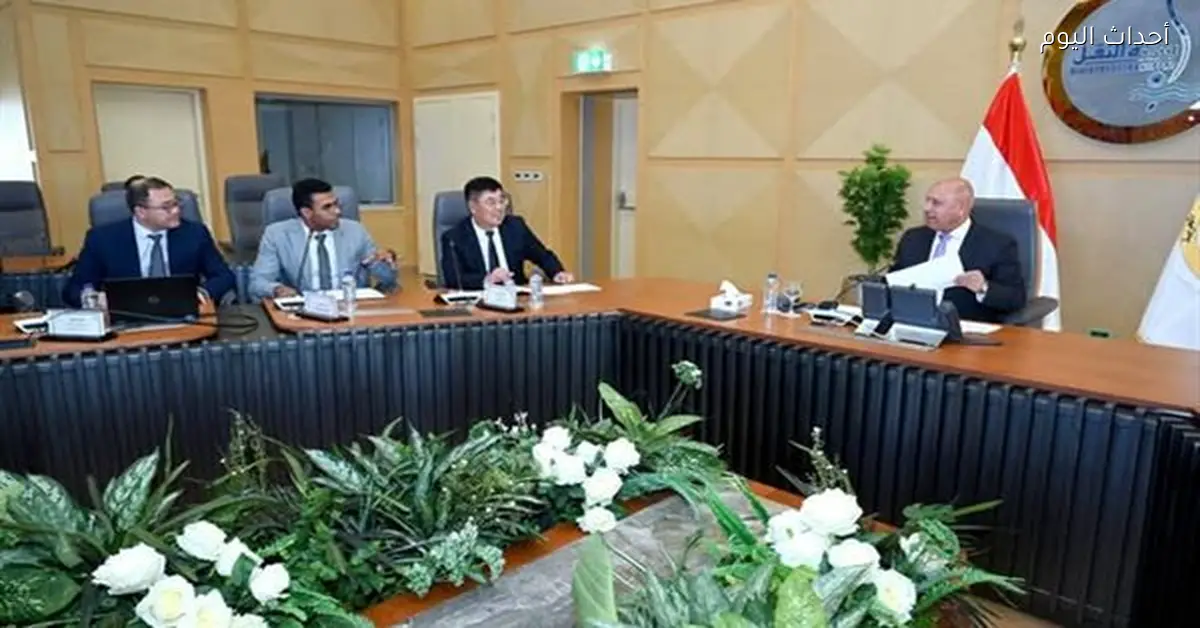 وزير الصناعة يناقش مع شين فينج ستيل إنشاء مجمع صناعي