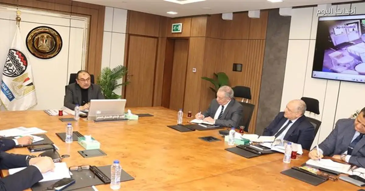 وزير قطاع الأعمال يتابع مشروعات الصناعات المعدنية في اجتماع دوري