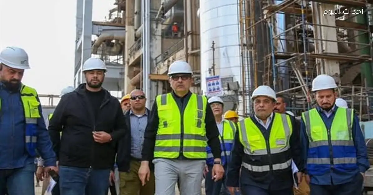 وزير قطاع الأعمال يتفقد تقدم مشروع إحياء الدلتا للأسمدة