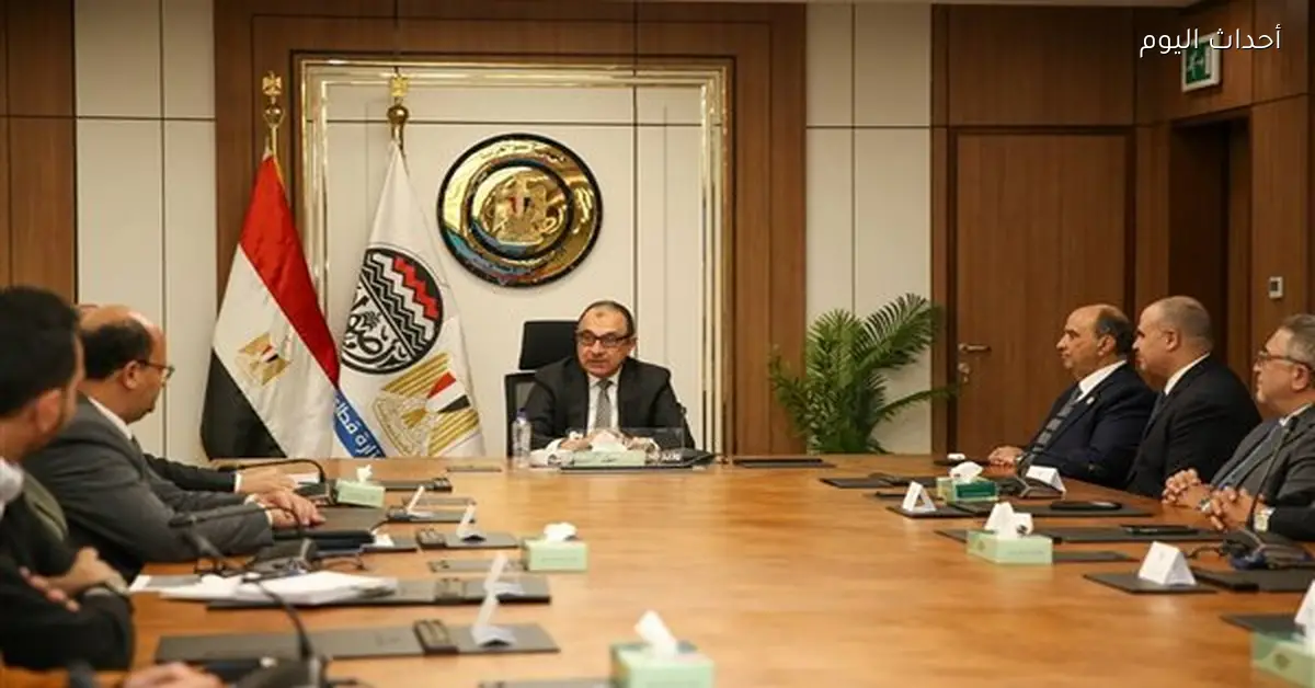 وزير قطاع الأعمال يوقع اتفاقية شراء طاقة متجددة 30 عامًا