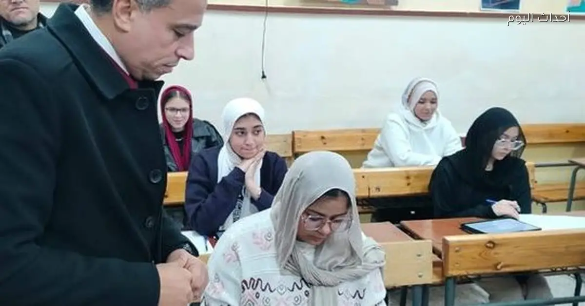 وكيل تعليم الجيزة يزور لجان الامتحانات في الدقي