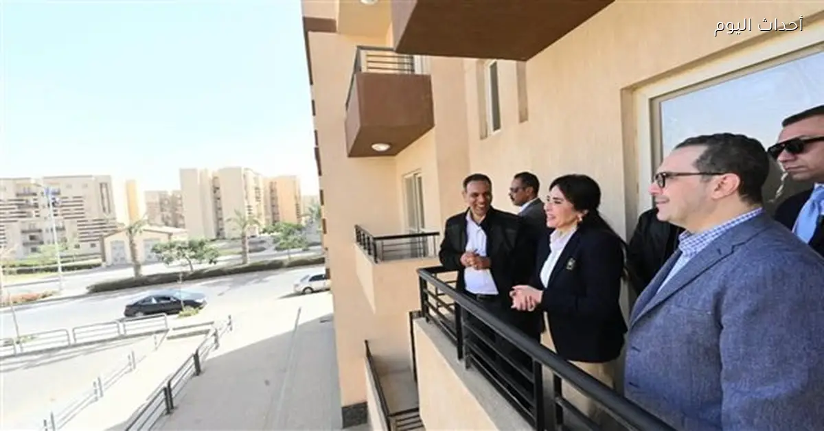 وزيرة الإسكان تتفقد أكبر موقع لوحدات سكنية في مصر
