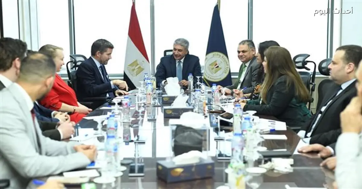 شريف فتحي يبحث مع «Wizz Air» زيادة السياحة إلى مصر