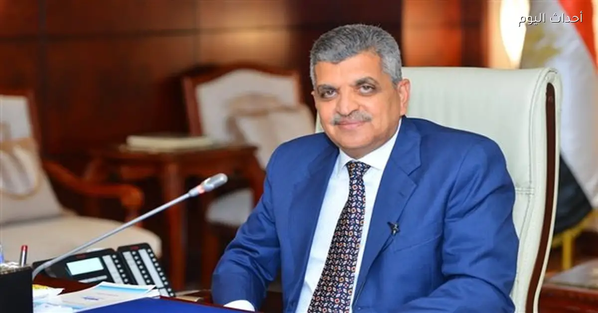 عبور سفينة الغطس HUA RUI LONG في قناة السويس