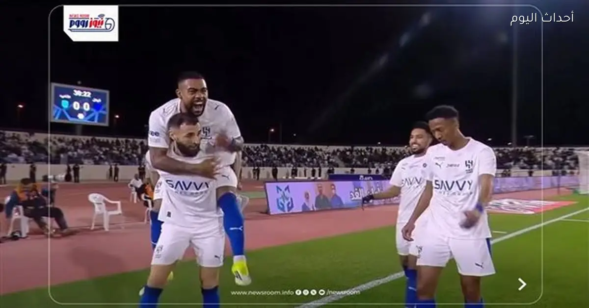 كريم بنزيما يسجل أول أهدافه مع الهلال السعودي أمام الأخدود بالكعب