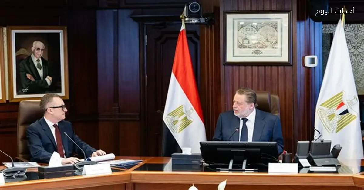 محافظ البنك المركزي ووزير التخطيط يناقشان مؤشرات الأداء الاقتصادي