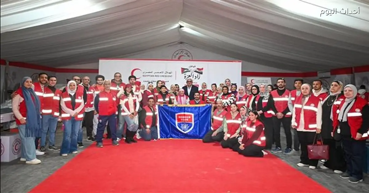 نادي الزهور يساهم مع الهلال الأحمر في تجهيز قوافل الإغاثة لغزة