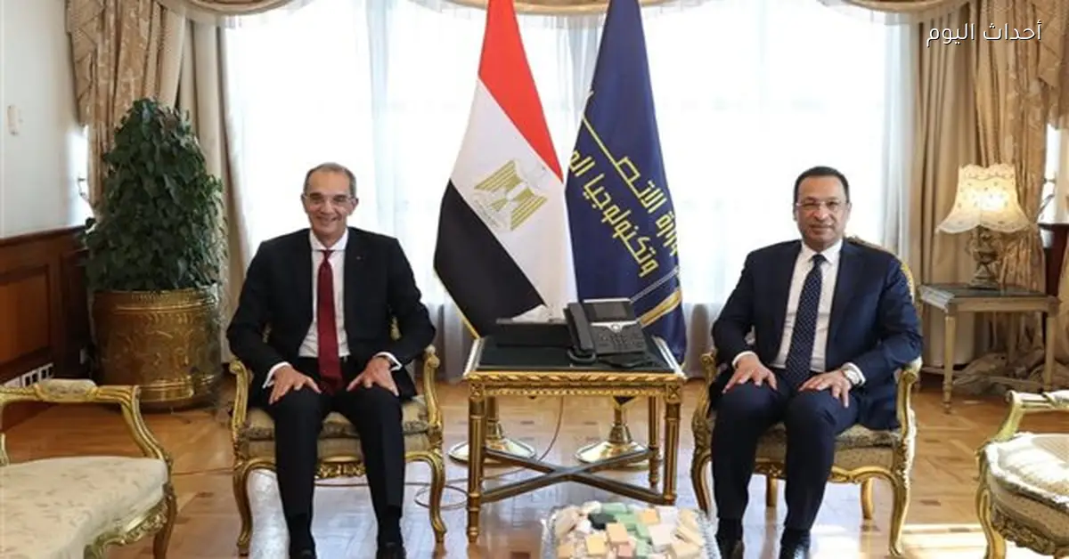 وزير الاتصالات الجديد يشيد بإنجازات عمرو طلعت ويعرض ملفات التحول الرقمي
