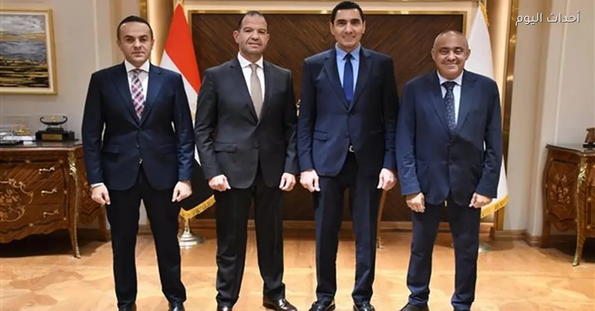 وزير الرياضة يلتقي رئيس المتحدة الرياضية وشركة استادات لبحث سبل التعاون