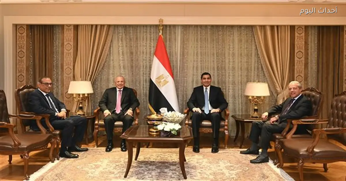 وزير الشباب والرياضة يستقبل رئيس اتحاد الكرة المصري