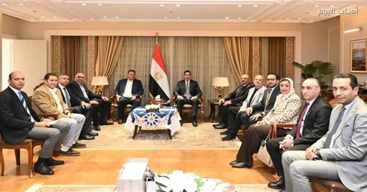 وزير الشباب والرياضة يلتقي اتحاد اليد ويستقبل تهنئة مجلس الإدارة