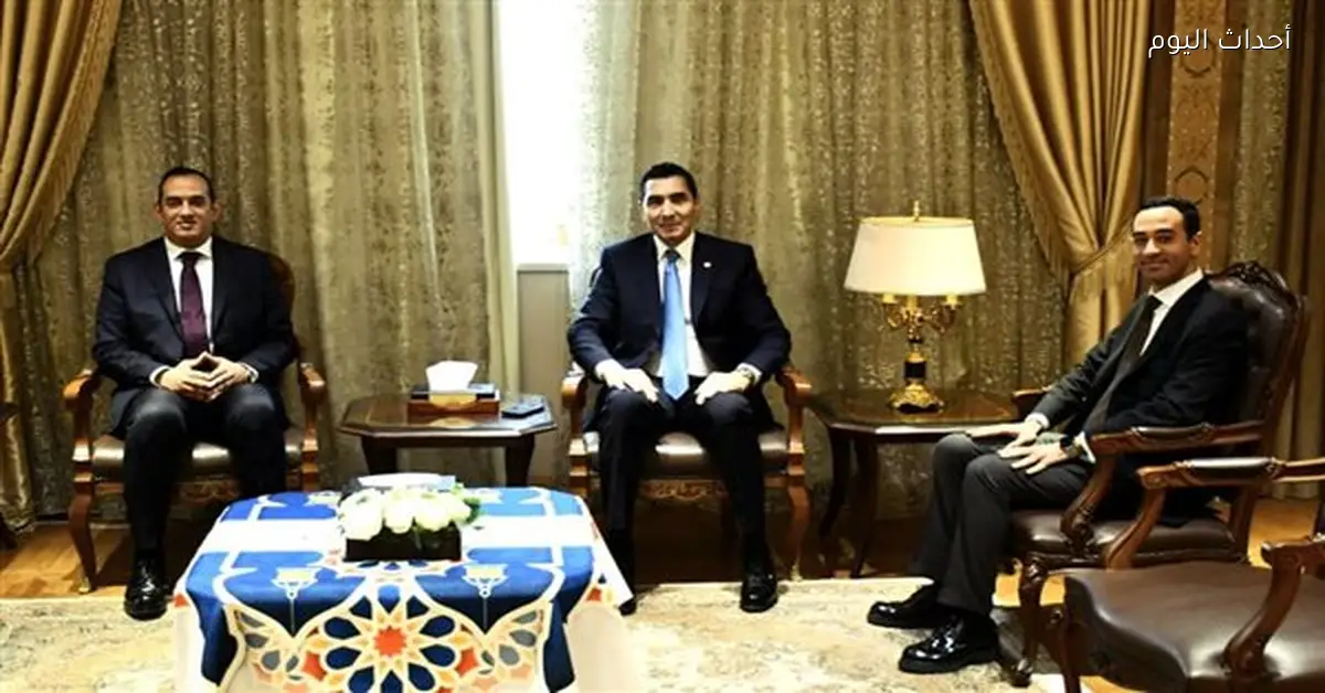 وزير الشباب يجتمع مع قيادات التعليم لدعم الأنشطة الطلابية والرياضية