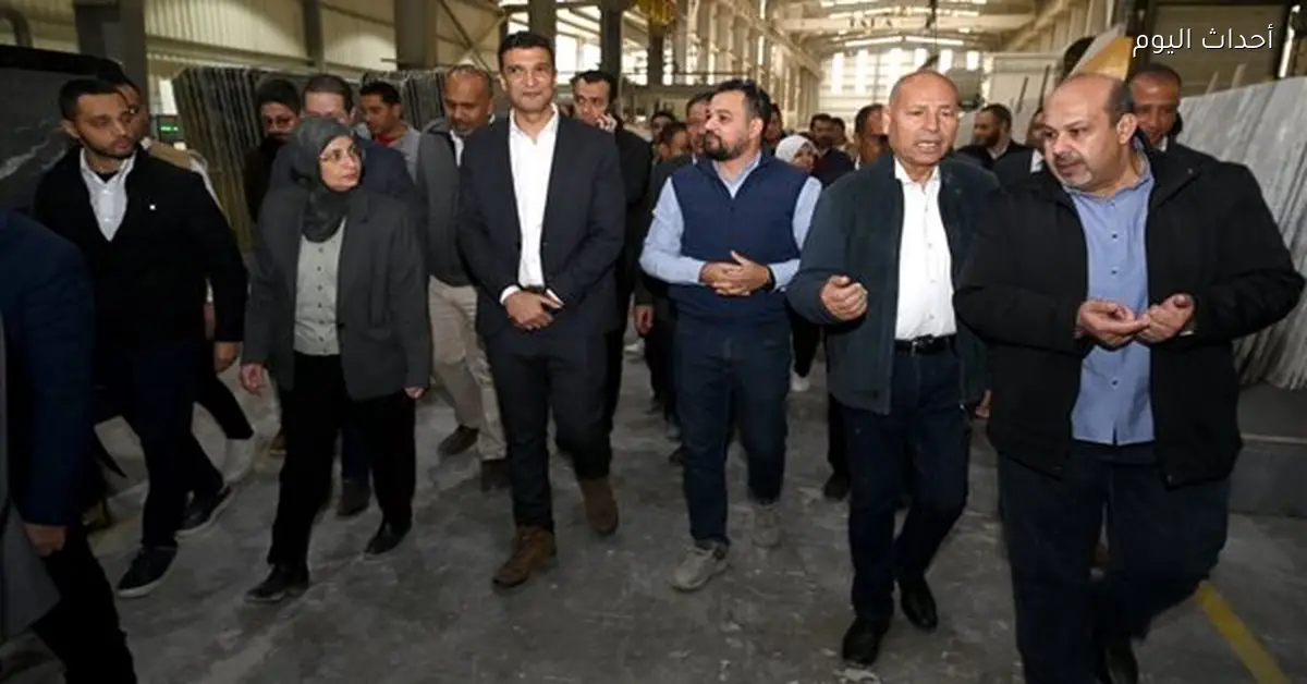 وزير الصناعة ومحافظ القاهرة يتفقدان مصانع شق الثعبان