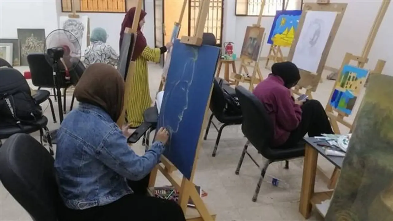 مجمع 15 مايو للفنون يواصل فعالياته الإبداعية بمشاركة واسعة في مشروع فنان
