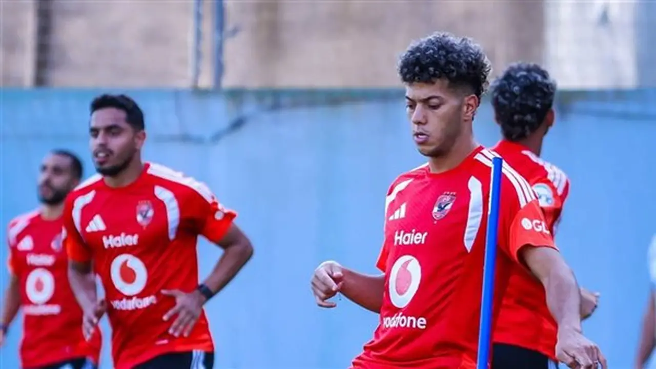 اتحاد جدة يسعى لضم إمام عاشور والأهلي يتمسك بلاعبه