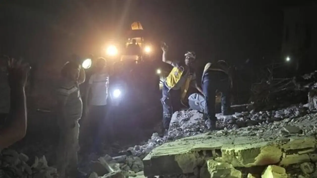 انفجار مخلفات حرب في ريف إدلب الغربي يسفر عن قتلى وجرحى (فيديو وصور)